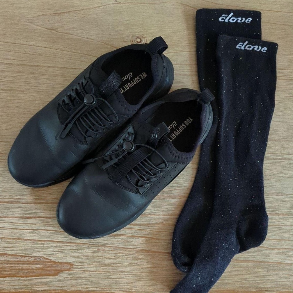 women's all black Clove shoes